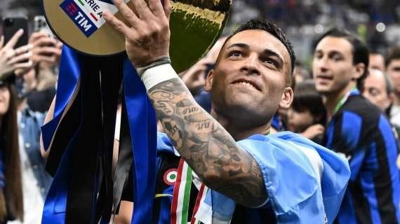 [Lautaro updates on 5/30/24] FcIN: “At today’s meeting, Inter offered €8.5-9M/yr + bonuses. Lautaro’s agent asked €12M/yr.  Lautaro is willing to lower his demand, but only if the club reaches the ‘double digit’ figures (€10M). The situation is open because Lautaro is not considering leaving Inter.”