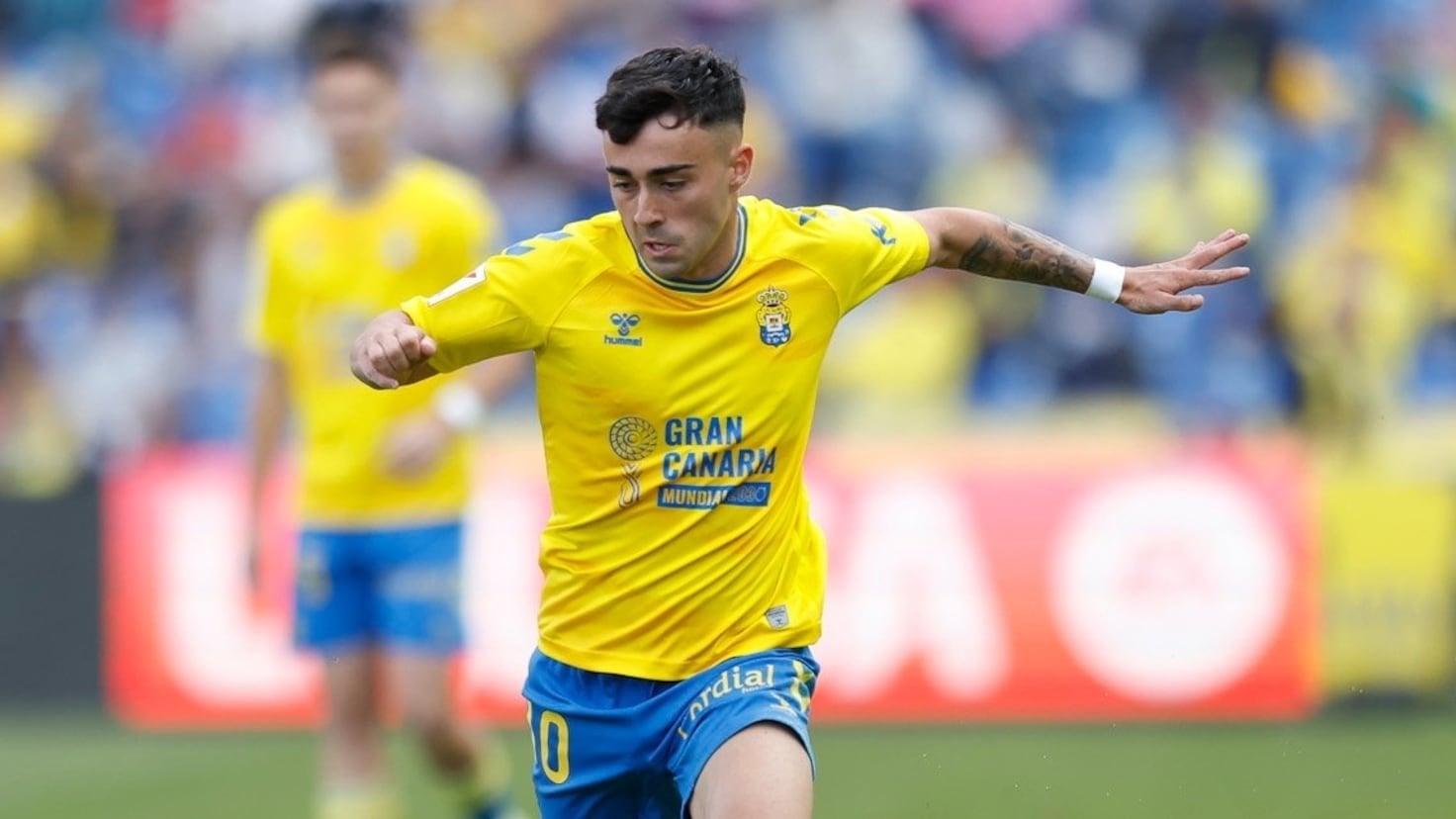 [Diario AS] Inter is interested in Alberto Moleiro, Spanish attacking midfielder born in 2003, the price is €25M-€30M. Inter want to rejuvenate to maintain competitiveness, as they have several players over 30. Liverpool is also interested and Real Betis and Villarreal are attentive to any movement.