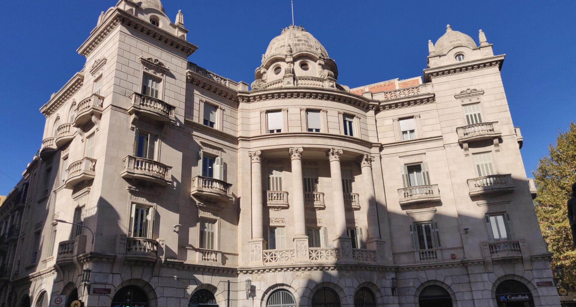 Bank main branch in Reus, Spain . ( OC ).