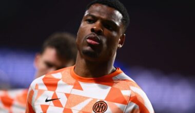 [Romano, SOS Fanta] Dumfries is a hot topic and his contract expires in 2025. Dumfries could leave Inter this summer and the Premier League is a potential destination, but despite reports, a deal with United involving Dumfries and Aaron Wan-Bissaka is not on the table. This has never been discussed.