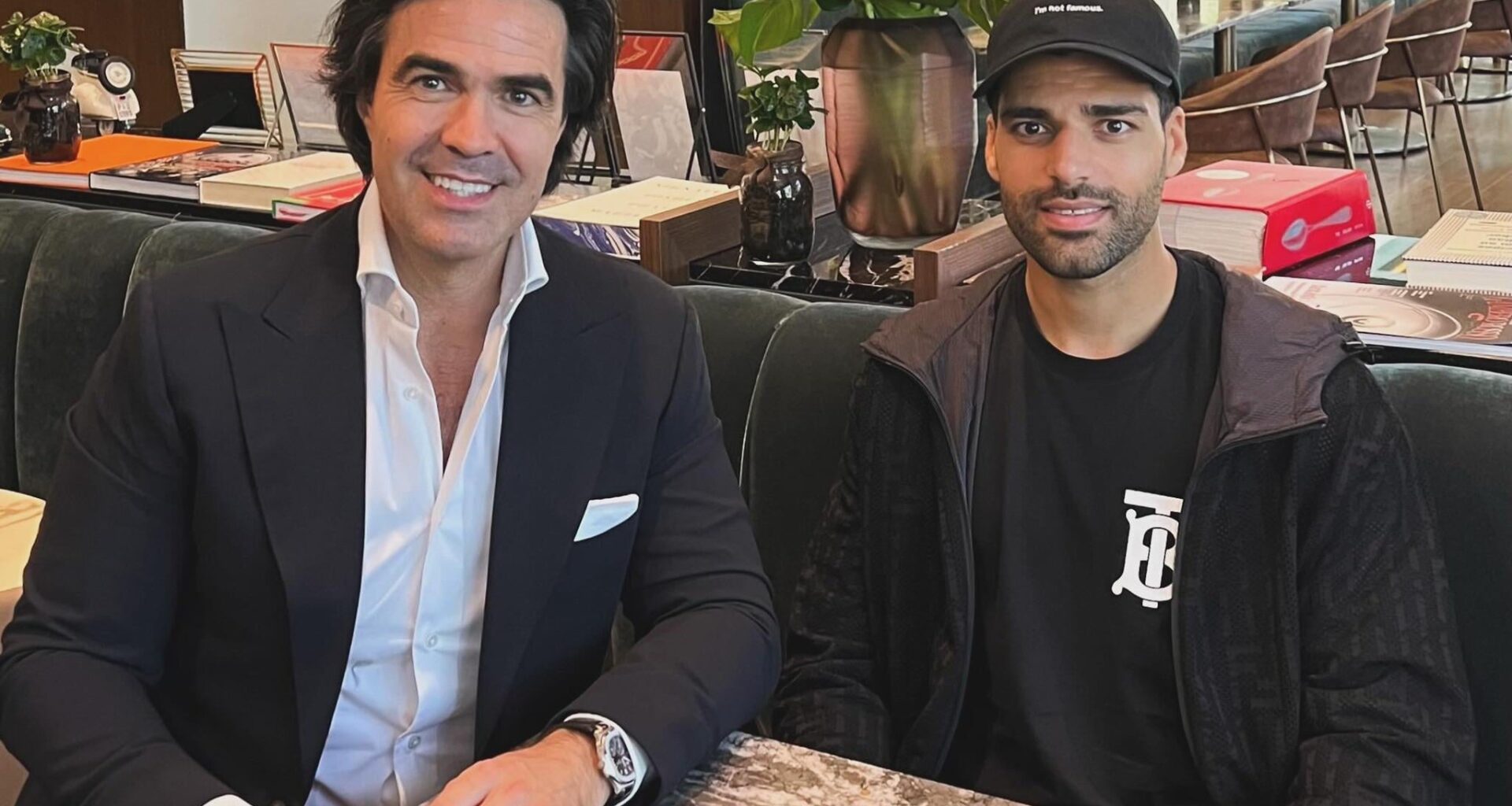 [Mari] Here’s Mehdi Taremi with his agent Federico Pastorello! Pastorello: “Taremi already in love with Milano 🇮🇹🖤💙!!! See u soon bomber ⚽️”