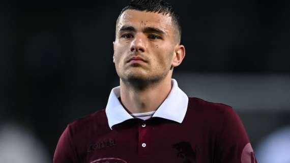 [FcIN] Inter is interested in Buongiorno and the defender has expressed his interest in joining the club. Torino values Buongiorno at €40M, Inter wants to include counterparts. Inter could offer Francesco Pio Esposito, Torino have already scouted him this season. Another possibility would be Correa.