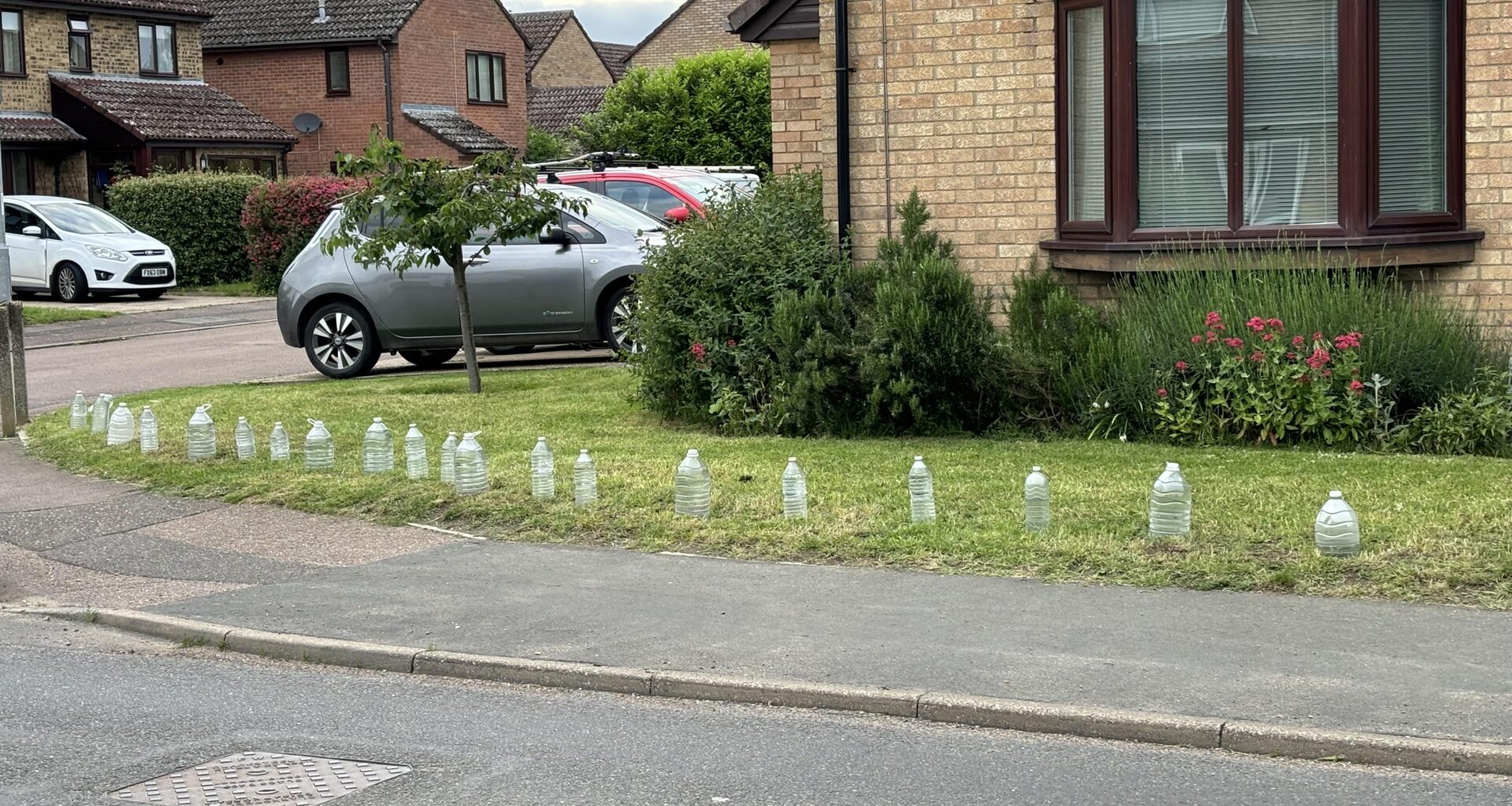 What is the point of lining your lawn with bottles of water(?)