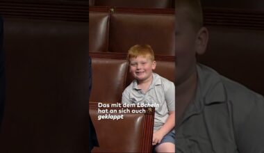 USA: Lustiger Zwischenfall - Politiker-Sohn zieht Grimassen und stielt Papa die Show