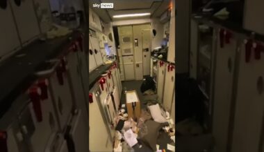 Inside Singapore Airlines plane which had to make an emergency landing.