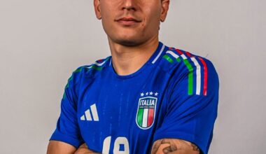 [CentreGoals.] 🇮🇹🤯 Nicolo Barella (10) has now scored 𝐌𝐎𝐑𝐄 goals for Italy than Francesco Totti (9).