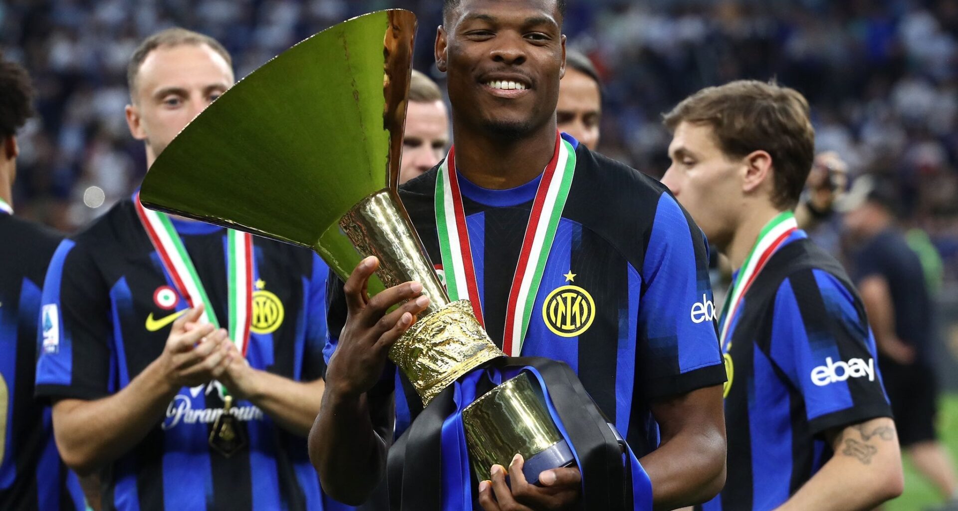 [Mari] (Question) Inter fixed the important issues (Lautaro, Barella, Inzaghi) assets are kept.  But what do you hope will happen with Denzel Dumfries? Do you want to see him renew or be sold?