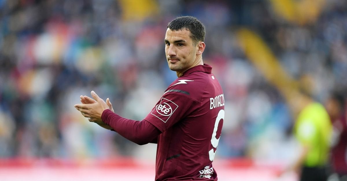 [CdS] A 5th striker who is homegrown could be Bonazzoli (back to Salernitana after loan to Verona), a more possible deal than Pinamonti. A little word about it with Tinti, his agent, talked last Thursday during the meeting for the renewal of Inzaghi. Bonazzoli could be the 5th striker in the squad.