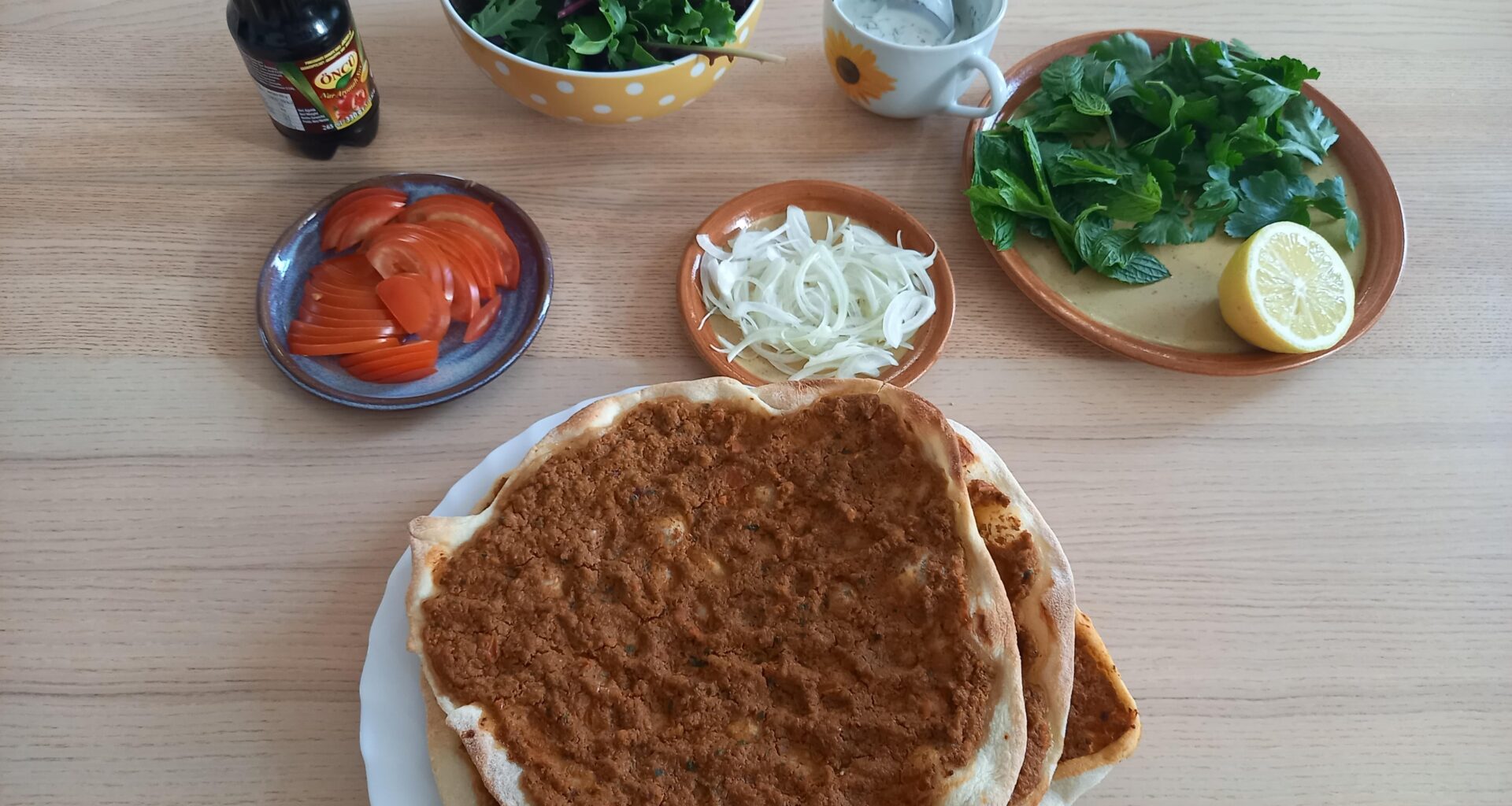 Selbstgemachtes Lahmacun passend zum Wetter