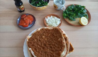 Selbstgemachtes Lahmacun passend zum Wetter