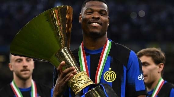 [GdS] Inter will have a meeting with Dumfries, a renewal is distant. Inter expect offers from England (Aston Villa). If Inter can’t sell Dumfries they will be forced to keep him, there is a chance that Inter keeps him without renewing and lose him on a free. The loss of capital gains won’t be much.