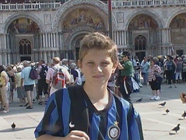 [La Gazzetta Nerazzurra] Bento as a child wearing an Inter shirt 🇧🇷🖤💙