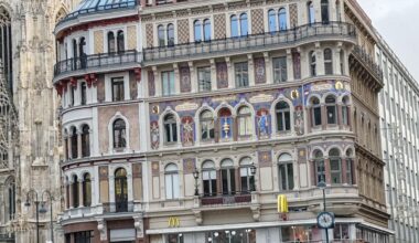 ZUM GOLDENEN BECHER ( The Golden Cup ) Building, Vienna ,1882 .