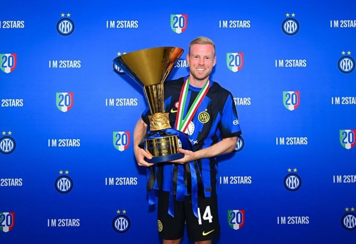 [Romano] Davy Klaassen will leave Inter and he’s available as free agent on the market.  Understand the option to extend Klaassen’s contract until June 2025 has expired on Friday.  He’s already being approached by several clubs, also open to staying in Italy.