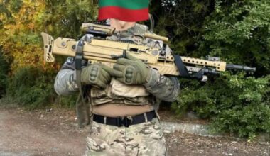 Lithuanian volunteer in the ranks of the Ukrainian army with a German HK MG5 machine gun