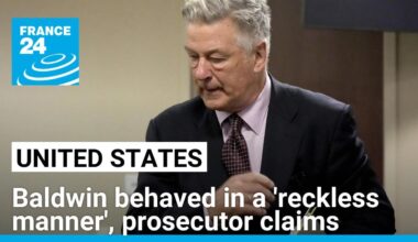 Alec Baldwin behaved in a 'reckless manner' with guns, prosecutor claims • FRANCE 24 English