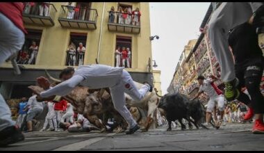 NO COMMENT: Six personnes blessées lors du sixième jour de la course de taureaux de San Fermín