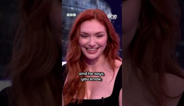 Eleanor Tomlinson recalls an awkward encounter with #StarWars legend Mark Hamill 🙈