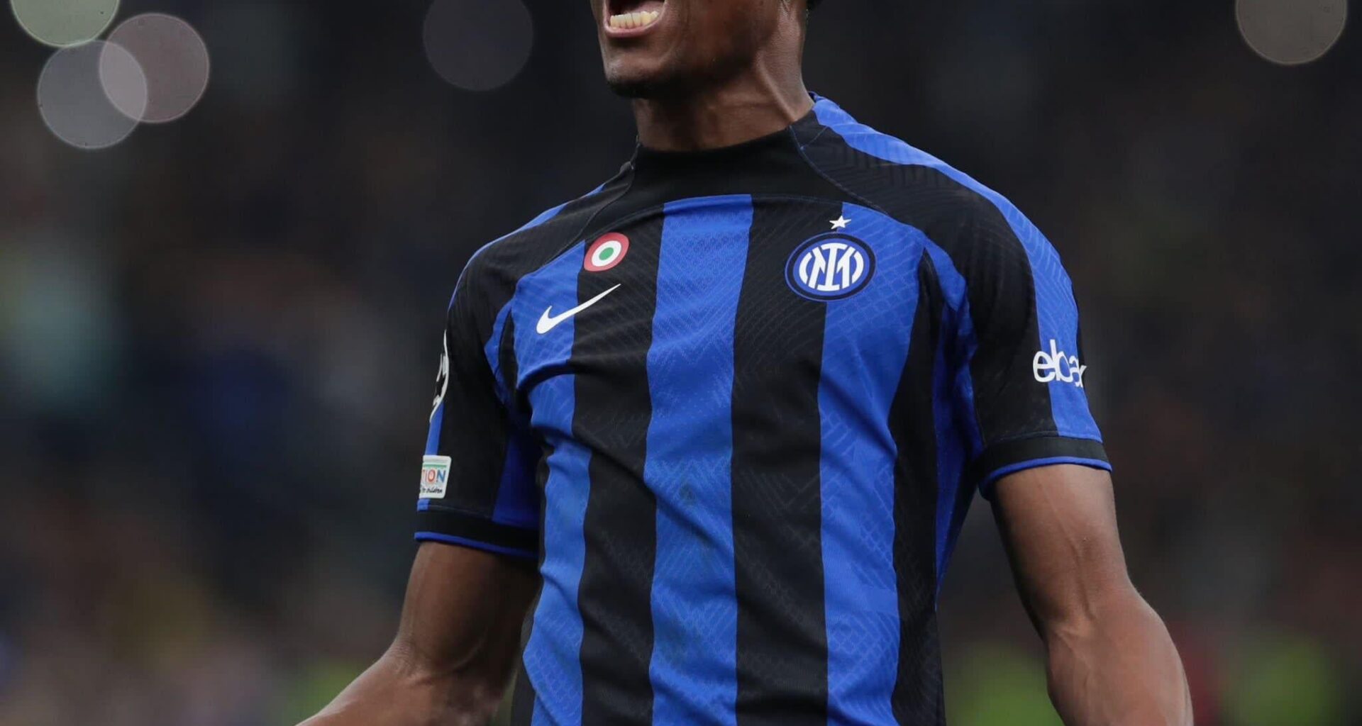 [Nicolo Schira] 🚨Expected a meeting in the next days between Denzel Dumfries’ agents and Inter to try close the contract extension until 2028 (€4M/year + bonuses).