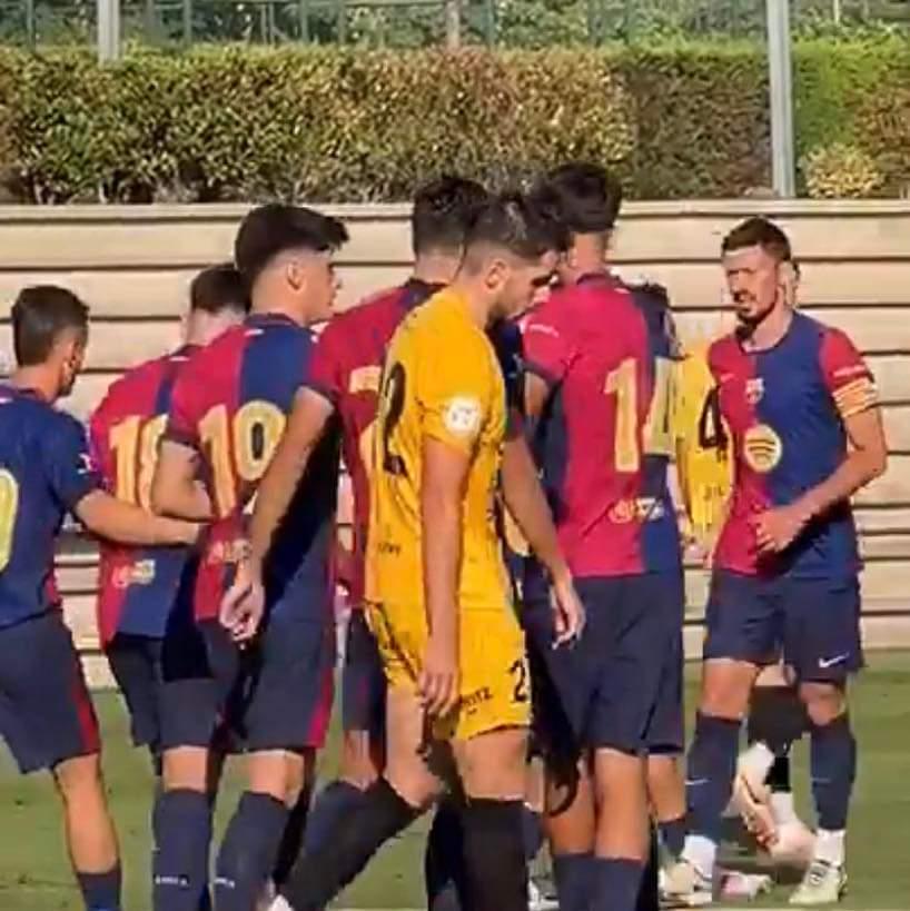 Lenglet as captain in Barça's friendly today vs Olot..