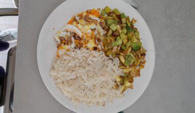 Simple mais efficace (oeuf, poireau, riz)