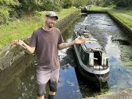 Watching canal boat dairys..riviting stuff, Robbie's life is more treacherous than an ice road trucker!