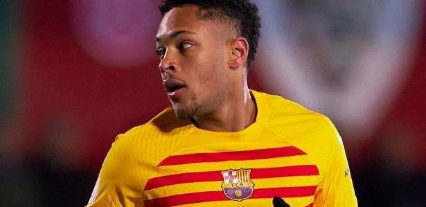 [UOL] Al-Hilal wants to sign Vitor Roque from Barcelona. The Blaugrana club prefers a loan, but is open to sell for a good enough price, and are currently waiting for the offer to be formalized.