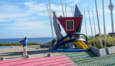 Hugo Chávez statues targeted across Venezuela in post-election unrest: Anti-government activists across Venezuela are toppling giant statues of Hugo Chávez to express their anger over the alleged stealing of elections by the late president’s handpicked successor, Nicolás Maduro