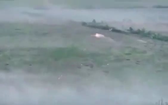 Bradley chaingun "lights up" a retreating russian BMP [location only given as "Donetsk Oblast"/unknown time]