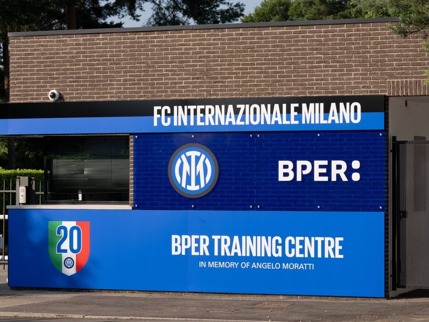 [Inter Xtra] OFFICIAL: Inter’s training ground is now officially known as the ‘BPER Training Centre: in memory of Angelo Moratti”. It was formerly the Suning Training Centre.