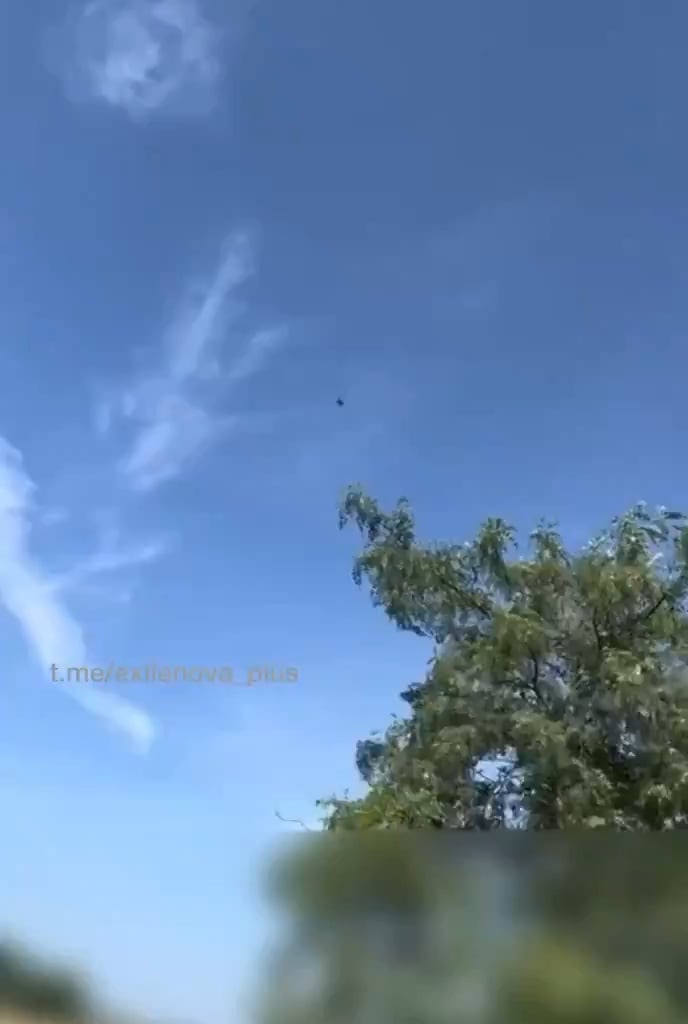 Possible first sighting of an F-16 over Ukraine.