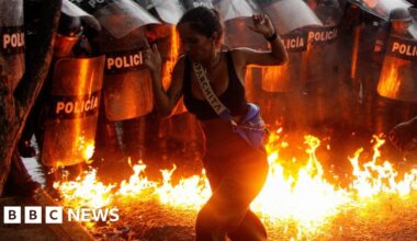 Venezuela election: Protesters head for presidential palace after Maduro victory claim