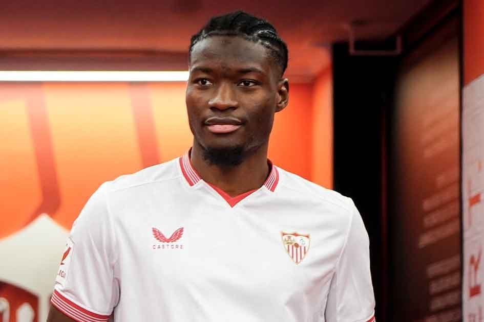 [Guarro] Lucien Agoume wants to go to Sevilla and Sevilla wants Agoume, but the Spanish club has big problems paying the €5M-€6M price tag because of financial fair play. Inter is giving both the player and Sevilla time to find a solution so they can sell Agoume outright. Lecce has been rejected.