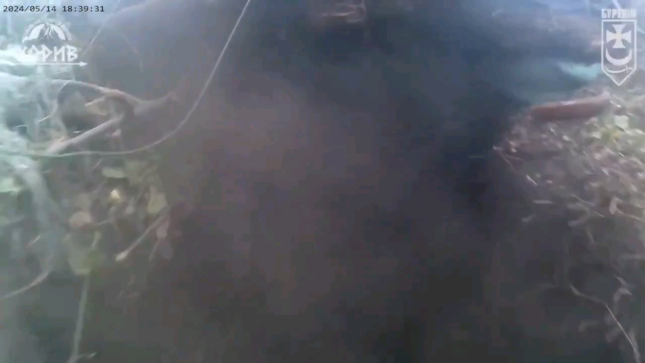 Uncensored version of the video circulating this week of the Russian soldier losing his face in a Ukrainian trench.