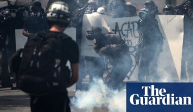 Five protesters and one police officer hurt in French reservoir demonstration • Violence erupts after about 4,000 gather in La Rochelle amid heightened tensions over water resources