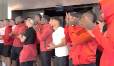 [TSN] All of Team Canada greets Tajon Buchanan as he returns to the team’s hotel ahead of their game tomorrow night 🙌🇨🇦 (🎥: @CANMNT_Official)