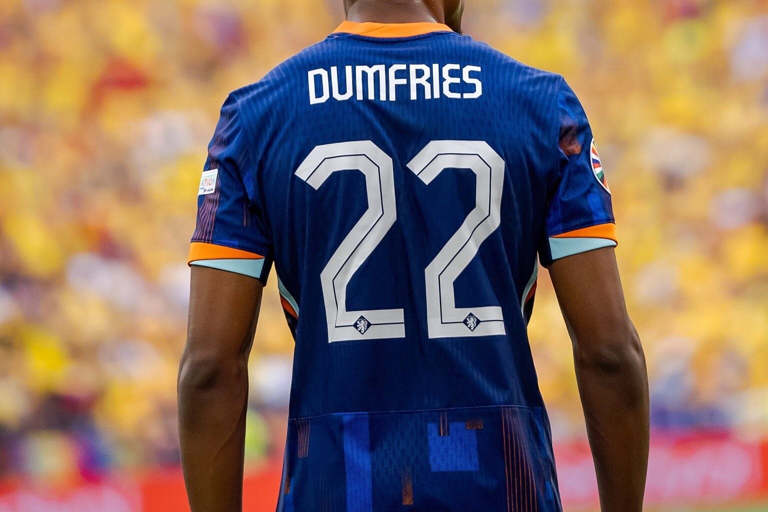 [Statman Dave] Denzel Dumfries’ game by numbers vs. Romania:  7 crosses 5/7 ground duels won 4/4 aerial duels won 3 clearances 3/3 tackles won 2/2 dribbles completed 2 key passes  Provided great width in the final third. 🔋🇳🇱