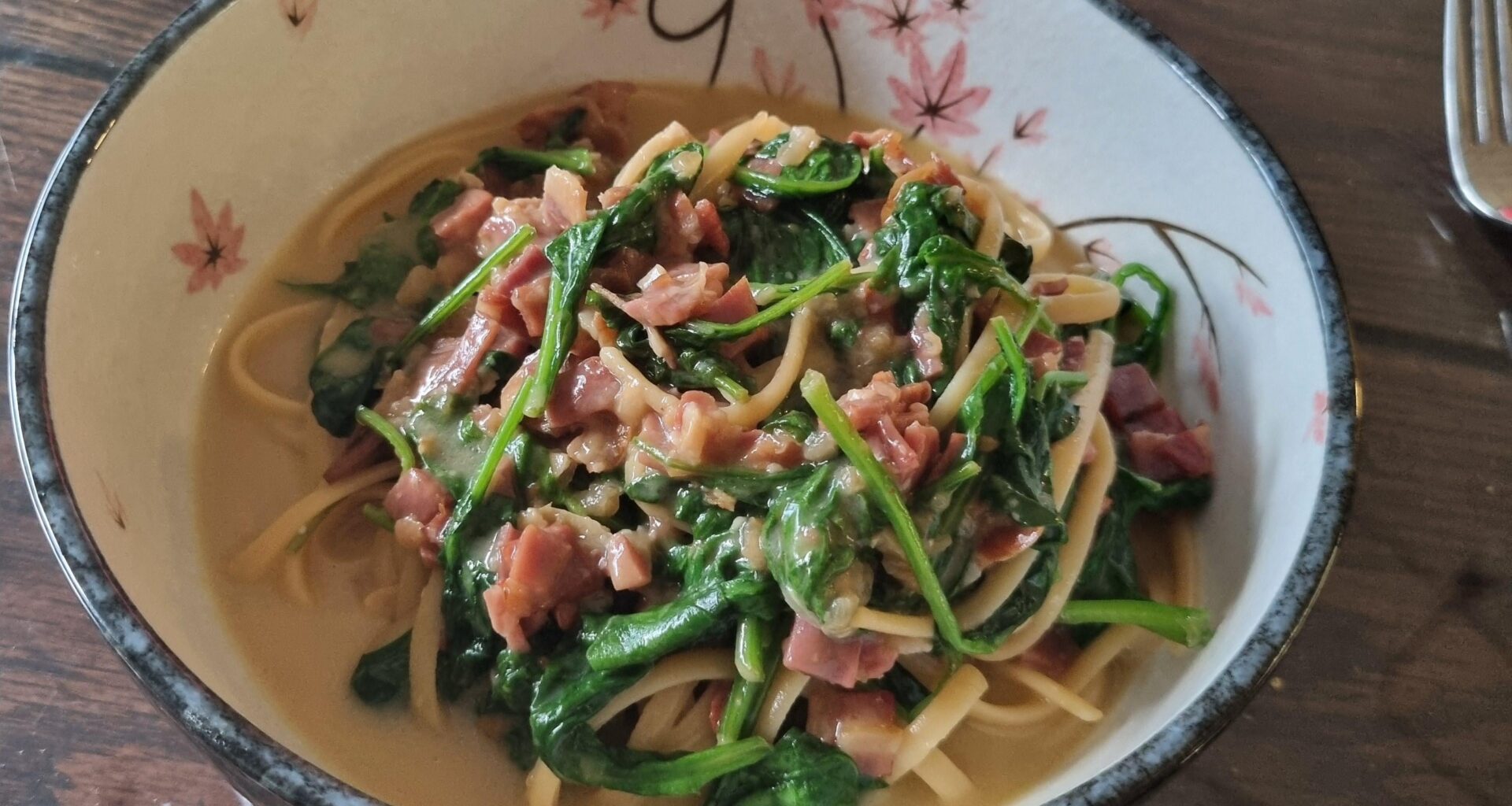 Linguines au jambon et aux épinards - Recette