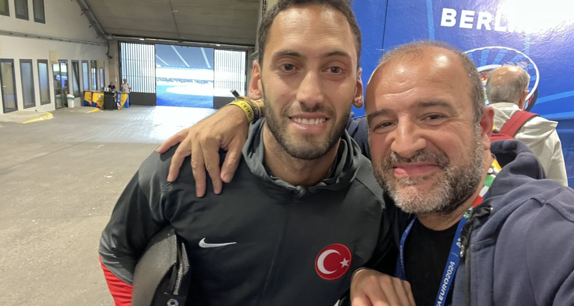 [Tancredi Palmeri] This man here stopped for half an hour in the mixed zone like I hadn’t seen practically anyone do. His eyes were still full of tears, and every now and then he stopped responding due to his emotions. No matter what people think, class can’t be bought, Hakan Calhanoglu.