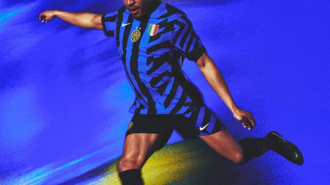 Nike describes the Inter home kit design, especially the disruption of the classic vertical stripes, like this: