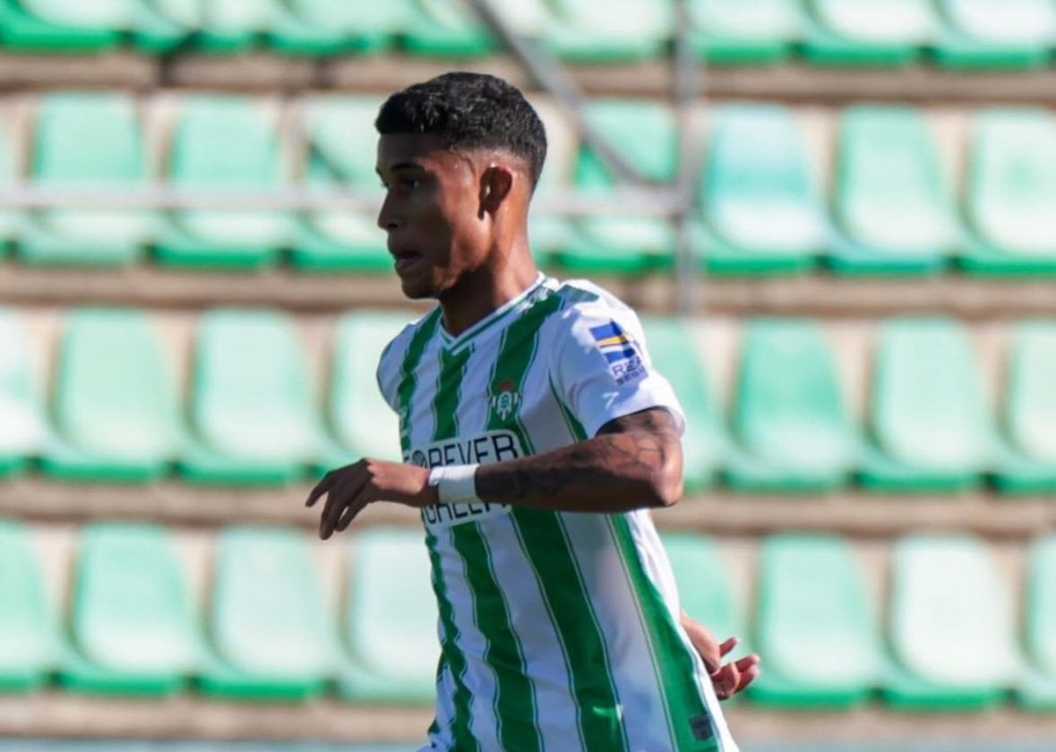 [Romano] Inter have agreed deal to sign 18 year old defender Álex Pérez from Real Betis on loan with buy option.  Buy clause in excess of €500k plus add-ons and sell-on clause. Medical next week. @MatteMoretto