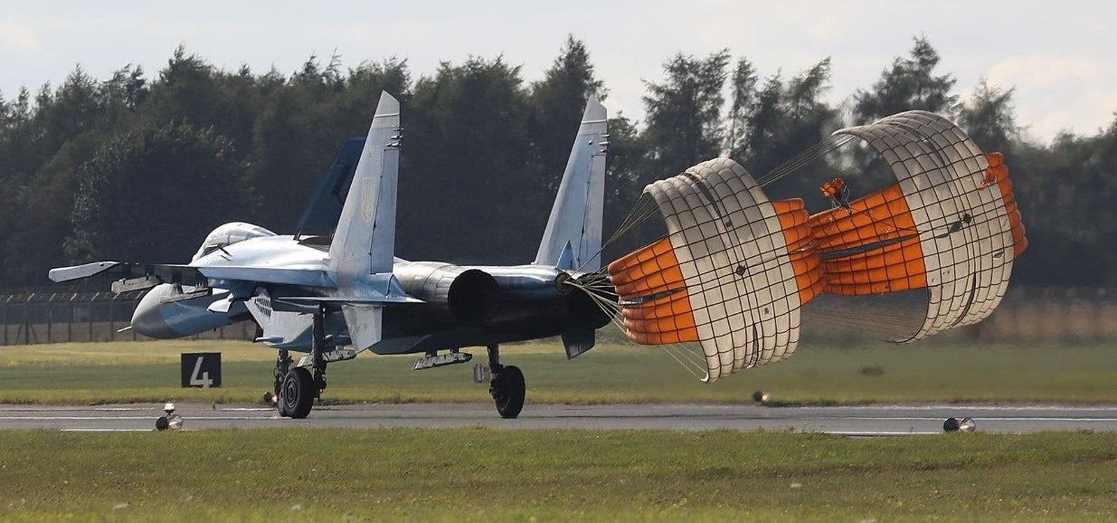 The Ukrainian Air Force Parked Six Su-27 Fighters In The Open 100 Miles ...