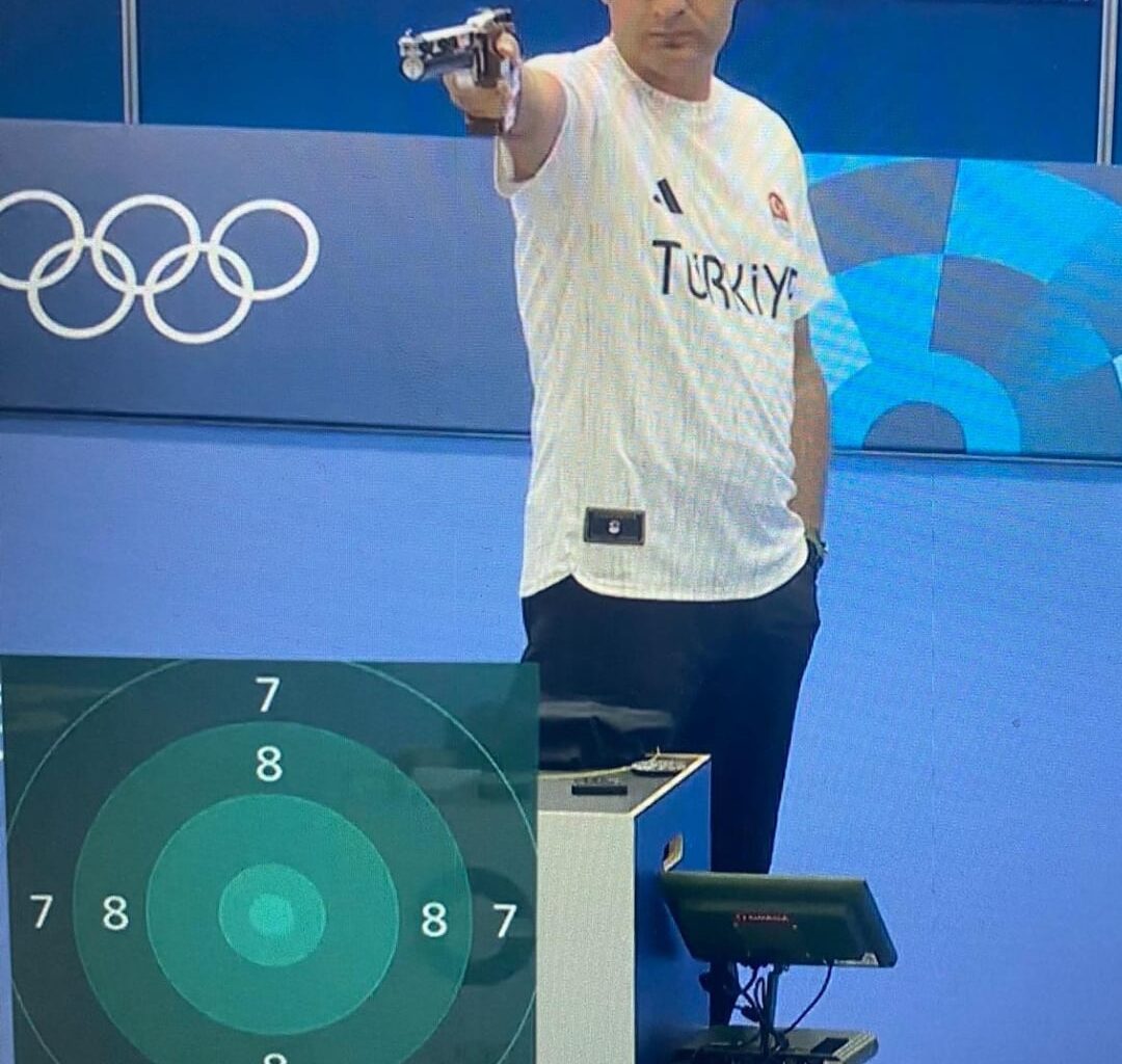 Might be a very dumb question but why was the Korean athlete everyone was talking about wearing those cool glasses and are they essential? This Turkish athlete for example doesn’t have that equipment and he came 2nd place.