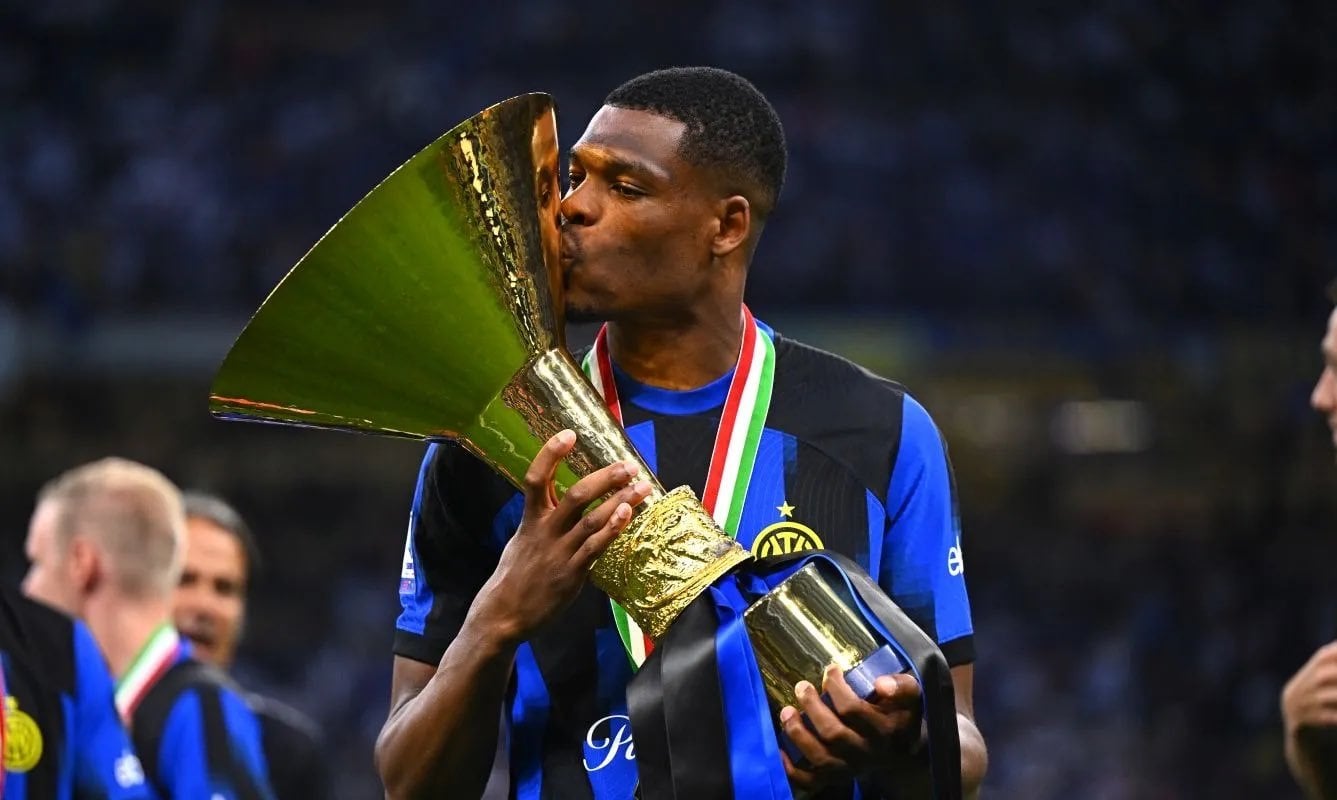 [Amala] GdS - The future of Dumfries will still be in Appiano, the Dutchman was convinced to sign the renewal under the conditions of the Inter management, €4M + bonuses!  Schira - Denzel Dumfries is increasingly close to extending his contract with Inter until 2028 at €4M + bonuses.