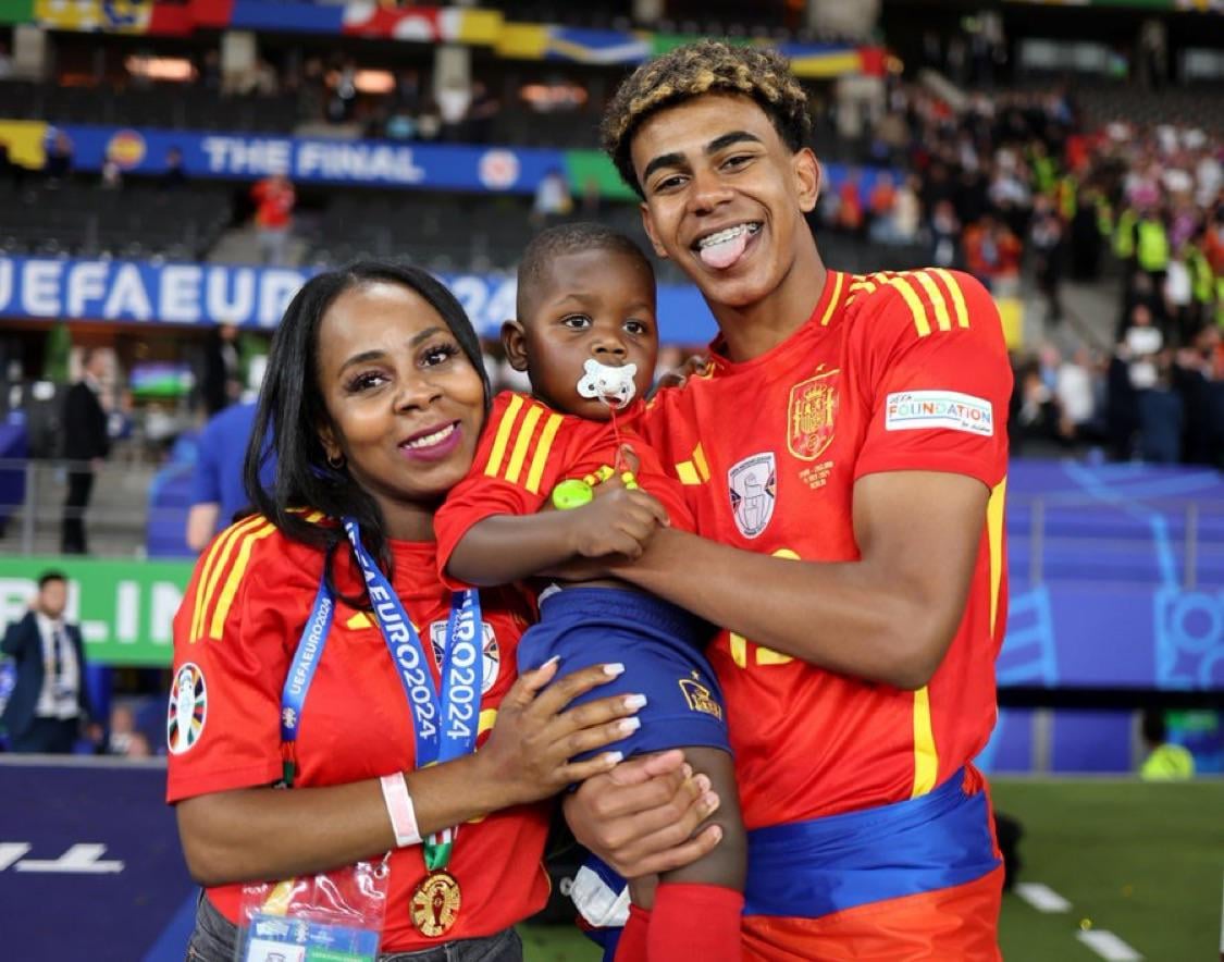 Lamine Yamal with his mother and brother after the Euro final