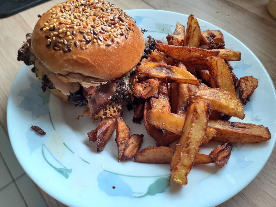 Frite maison et pain de boulangerie