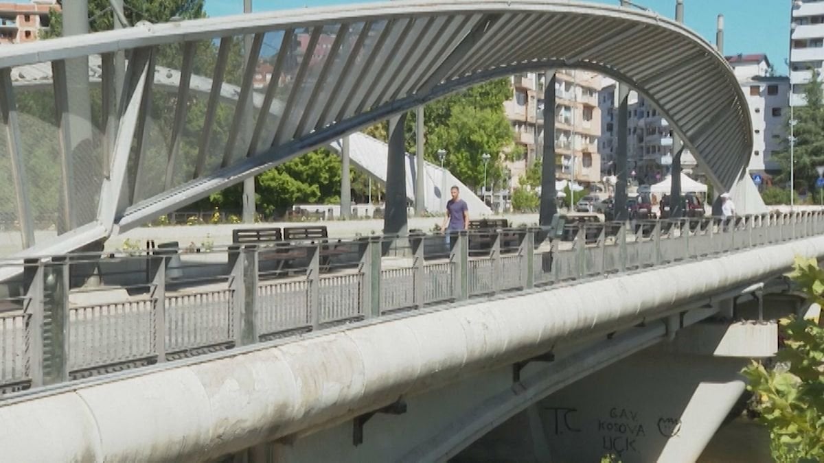 Les Serbes du Kosovo manifestent contre l'ouverture d'un pont sur la rivière Iber