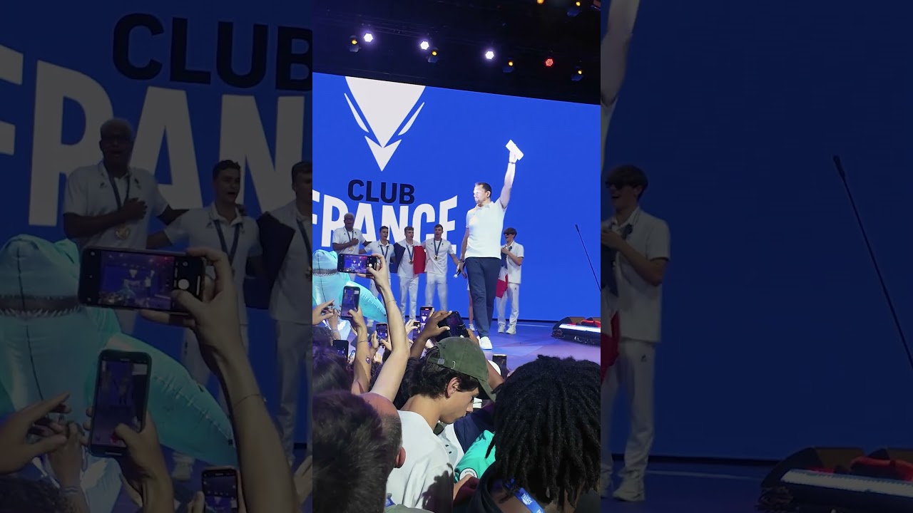 Paris 2024 : célébration de Léon Marchand au club France • RFI #paris2024 #jo2024 #leonmarchand