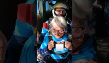 102-year-old breaks skydiving record