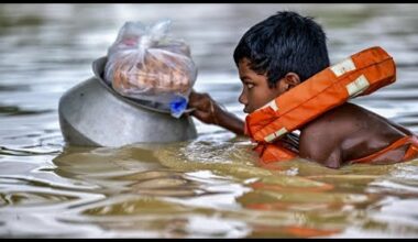 Bangladesh : près de 300 000 personnes réfugiées dans des abris après des inondations • FRANCE 24